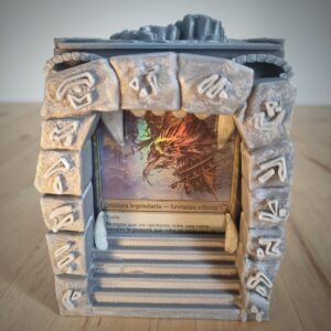 Deckbox Toploader Howling Mine con diseño inspirado en la emblemática carta de Magic The Gathering.