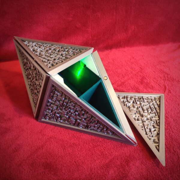 Deckbox Lámpara Hedron cerrada – Caja de almacenamiento para cartas inspirada en Magic: The Gathering con diseño geométrico e iluminación LED.
