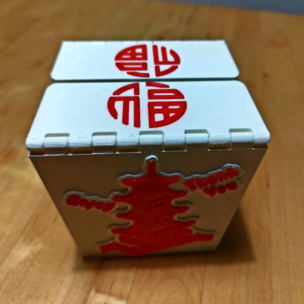 Vista trasera de la deckbox estilo caja china con símbolo de la suerte en la tapa