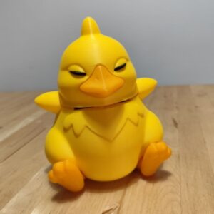 Vista frontal de la deckbox Fat Chocobo inspirada en Final Fantasy