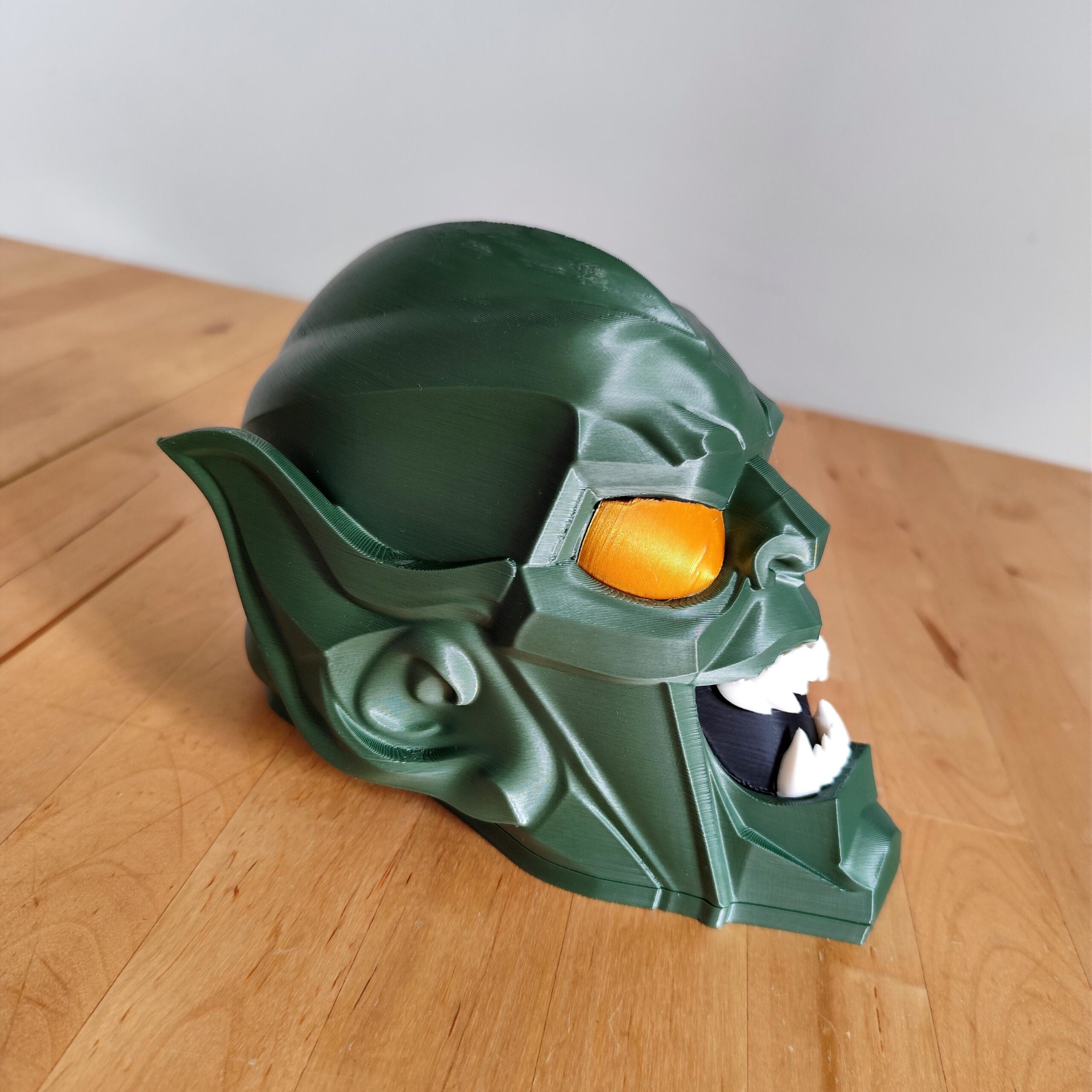 Deckbox Green Goblin inspirada en Marvel y Magic the Gathering Commander EDH