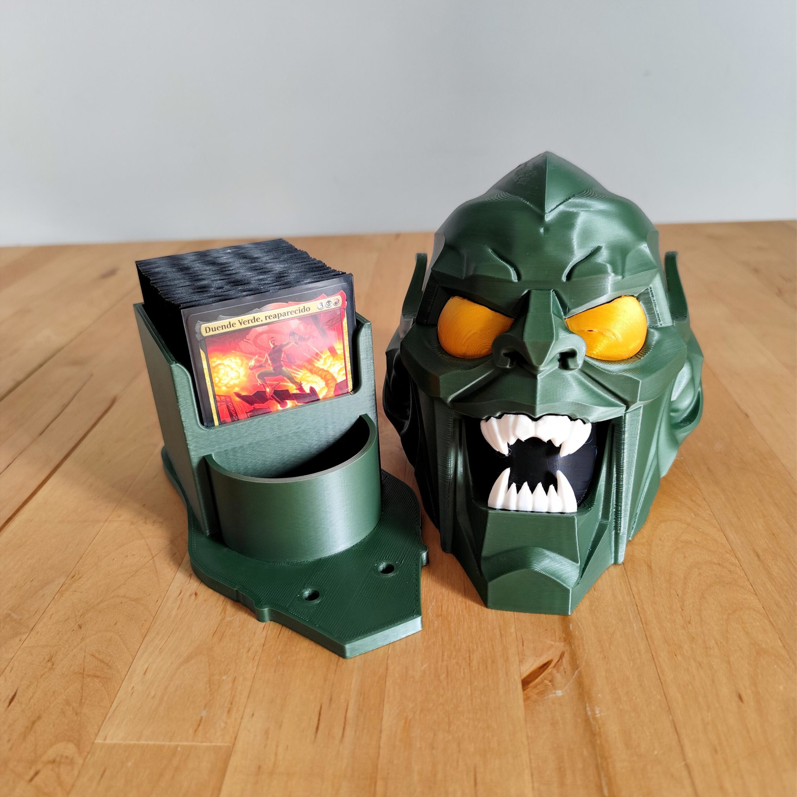 Deckbox Green Goblin con cartas de Magic the Gathering Commander EDH