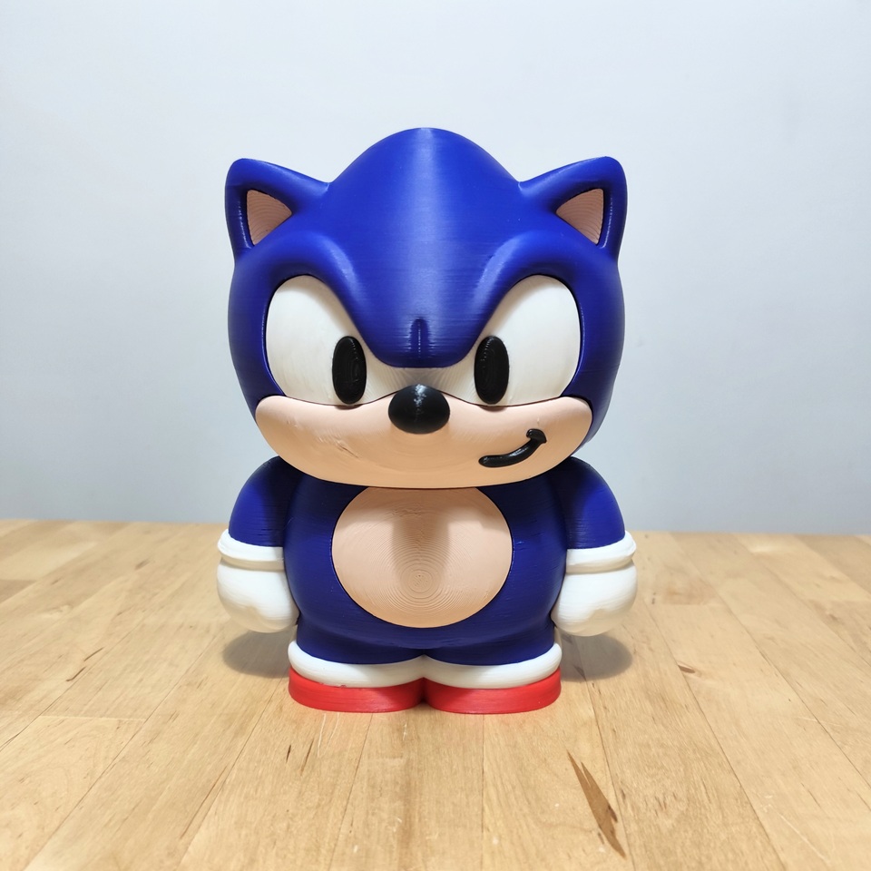 Deckbox 3D inspirada en Sonic the Hedgehog, diseño frontal detallado para cartas coleccionables.